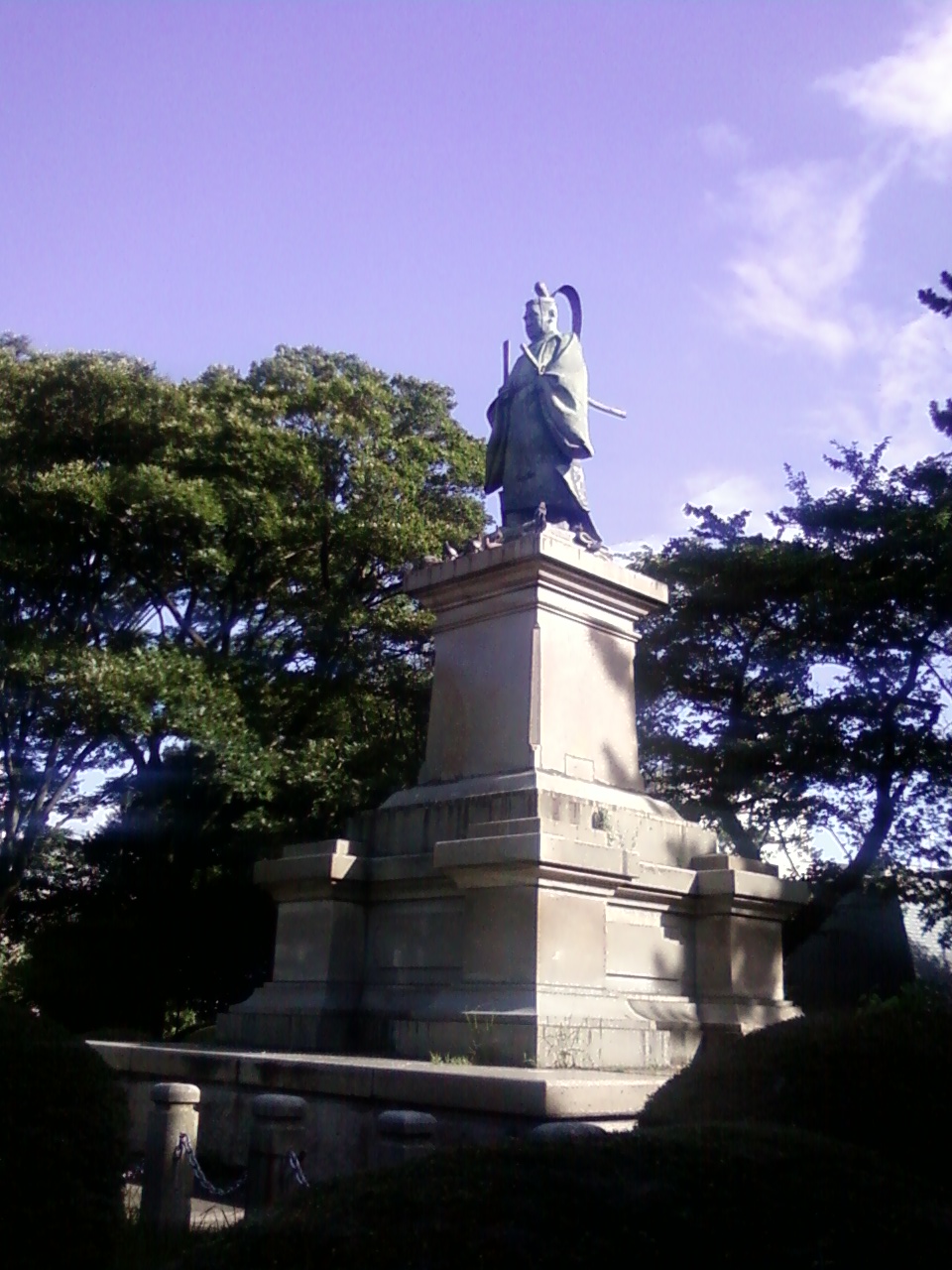 掃部山公園に建つ日本を開国した井伊直弼像【日本の歴史ブログ 史跡(銅像)】