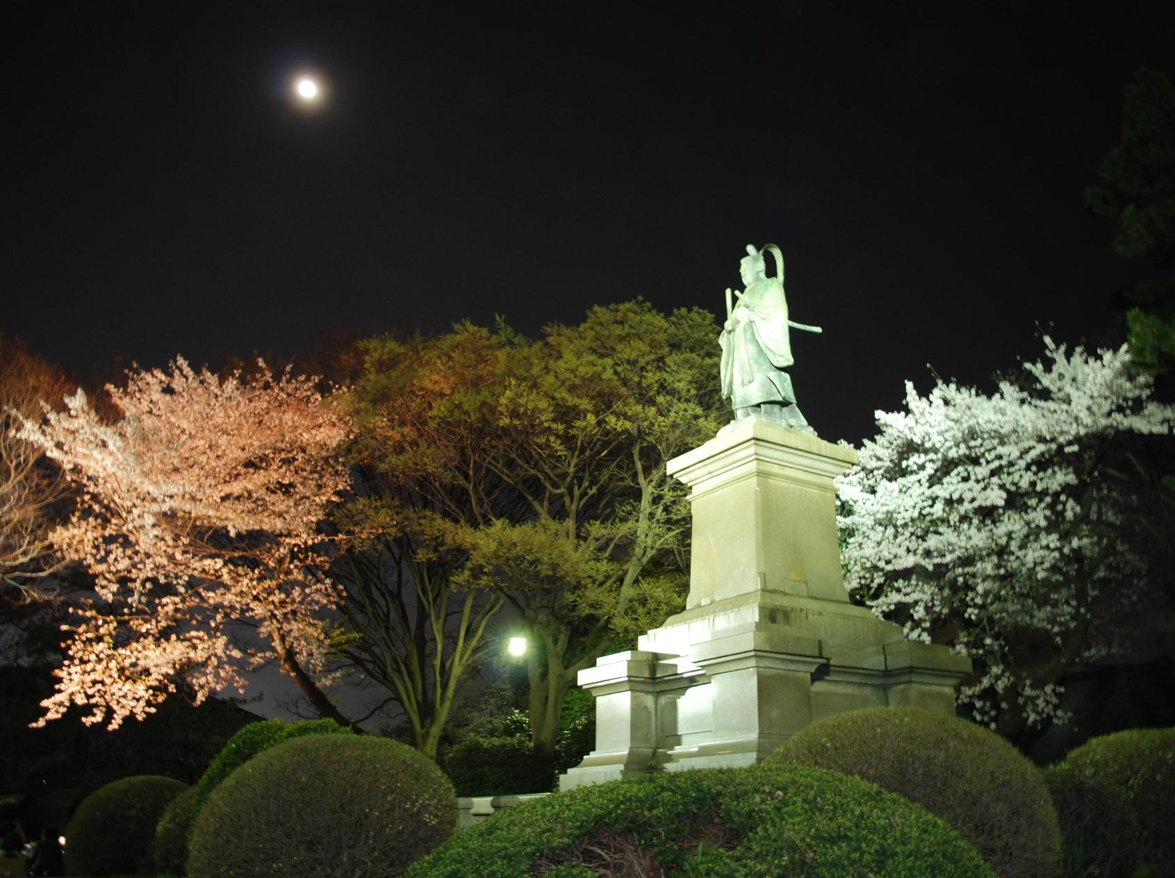 掃部山公園に建つ日本を開国した井伊直弼像【日本の歴史ブログ 史跡(銅像)】