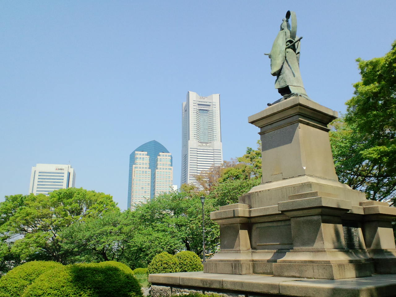 掃部山公園に建つ日本を開国した井伊直弼像【日本の歴史ブログ 史跡(銅像)】