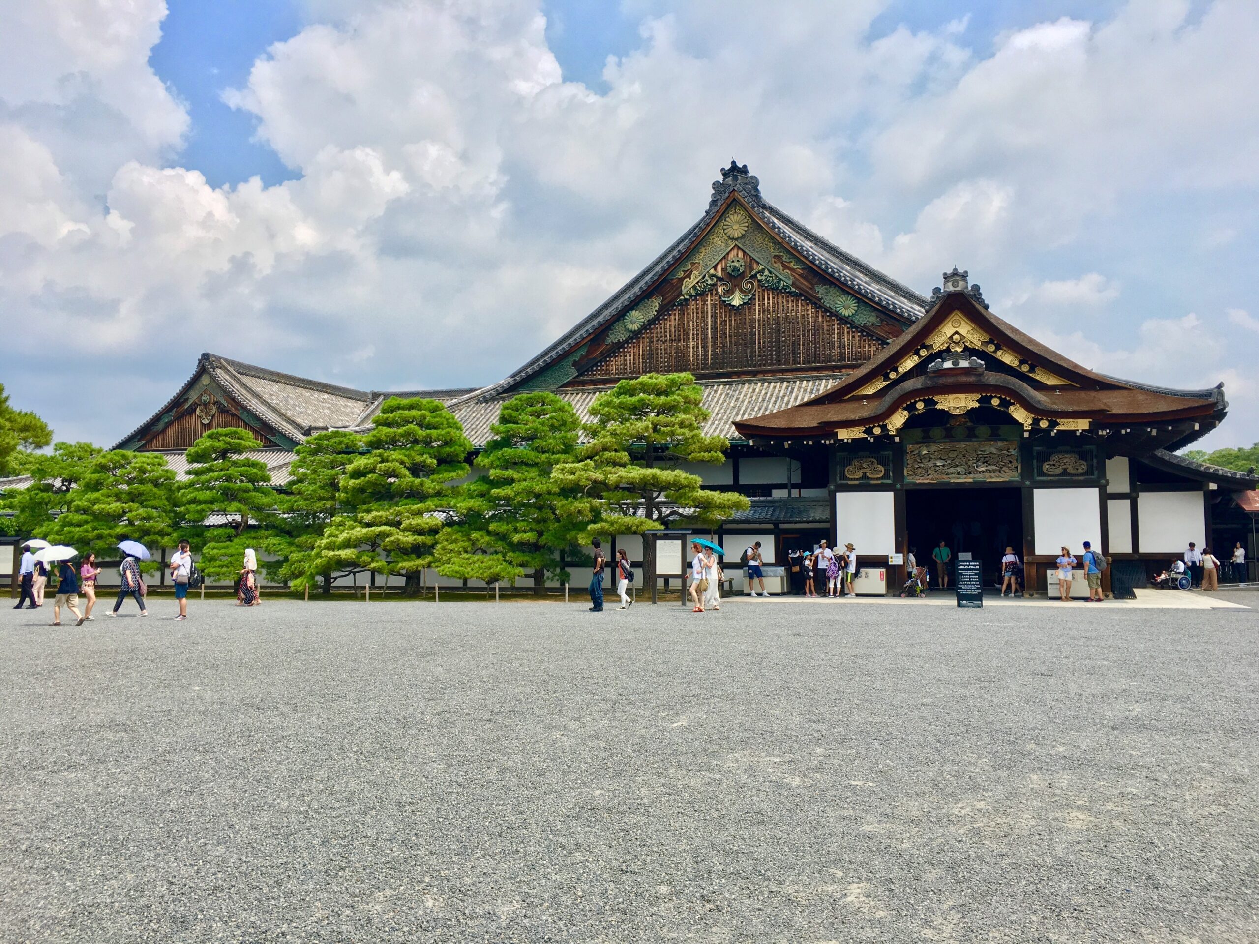 二条城二ノ丸御殿:国宝 ユネスコ世界文化遺産の二条城二の丸御殿(遠侍と車寄)【日本の歴史 お城特集】