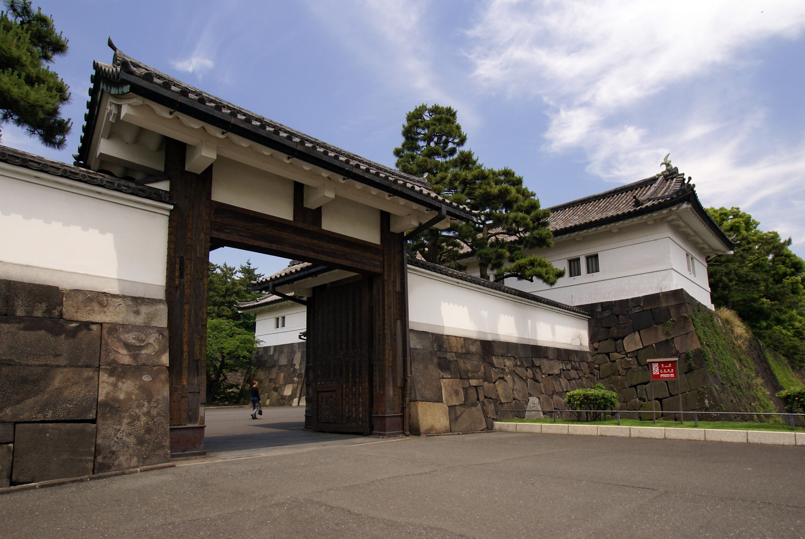 桜田門／アクセス・場所・地図 水戸浪士らの襲撃で討たれた大老井伊直弼（桜田門外の変）【史跡・城跡・銅像 日本の歴史】