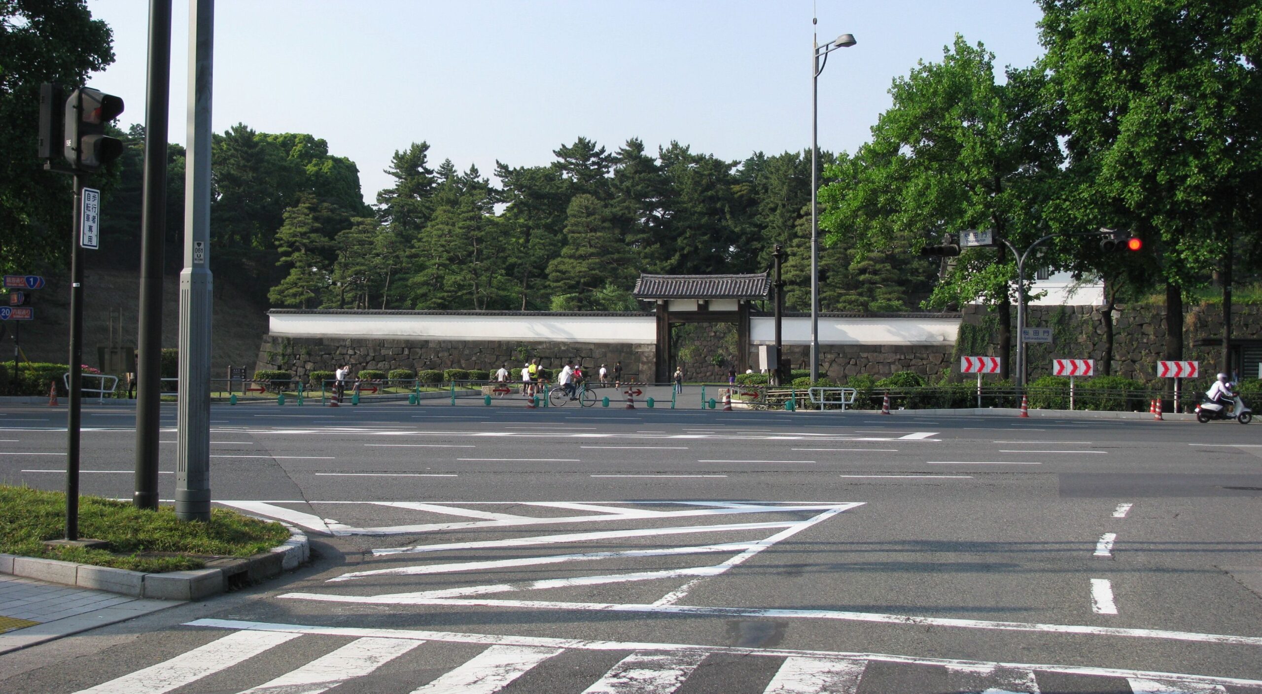 桜田門／アクセス・場所・地図 水戸浪士らの襲撃で討たれた大老井伊直弼（桜田門外の変）【史跡・城跡・銅像 日本の歴史】