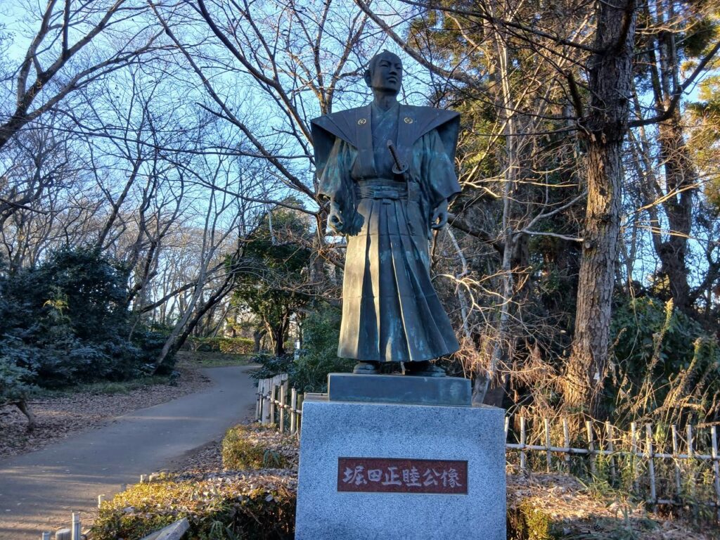 佐倉城址公園に立つ堀田正睦公の銅像。開国を主導した幕末の老中首座。