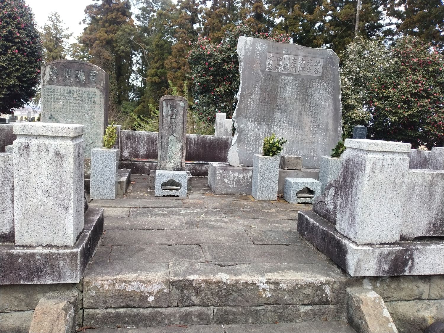 武田耕雲斎の墓の案内板。天狗党の顛末が、これ以上ないほど簡潔に書かれている。