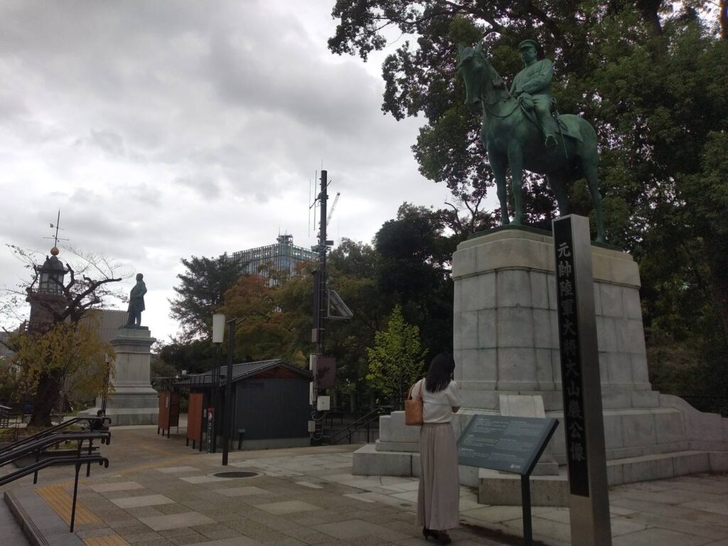 九段坂公園の大山巌騎馬像。薩摩藩出身で戊辰戦争に従軍し、のちに陸軍元帥となった。