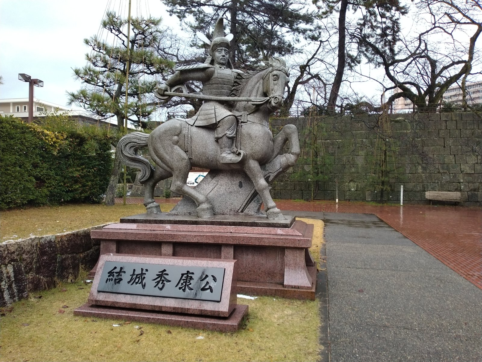 結城秀康公の騎馬像