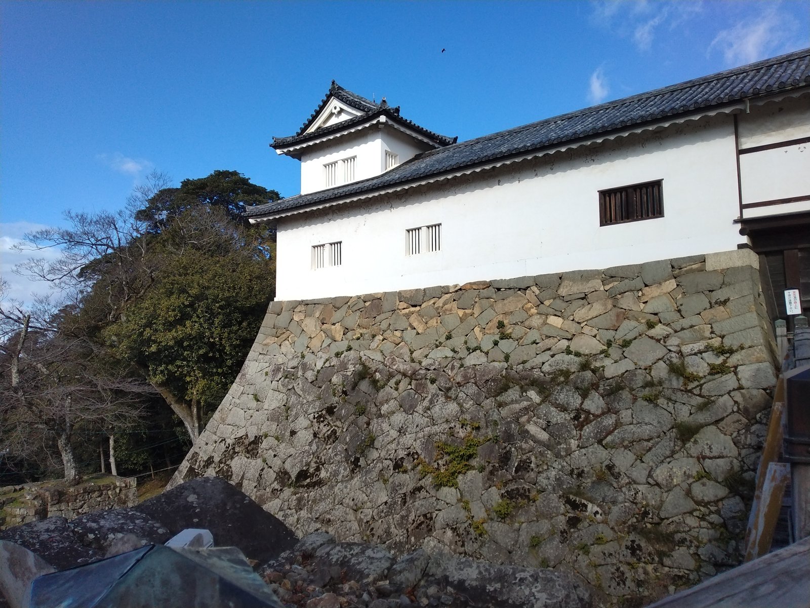 太鼓門櫓と、その下の高石垣