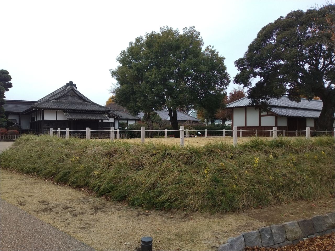 生垣越しに望む川越城本丸御殿。全国でも数少ない現存本丸御殿のひとつ