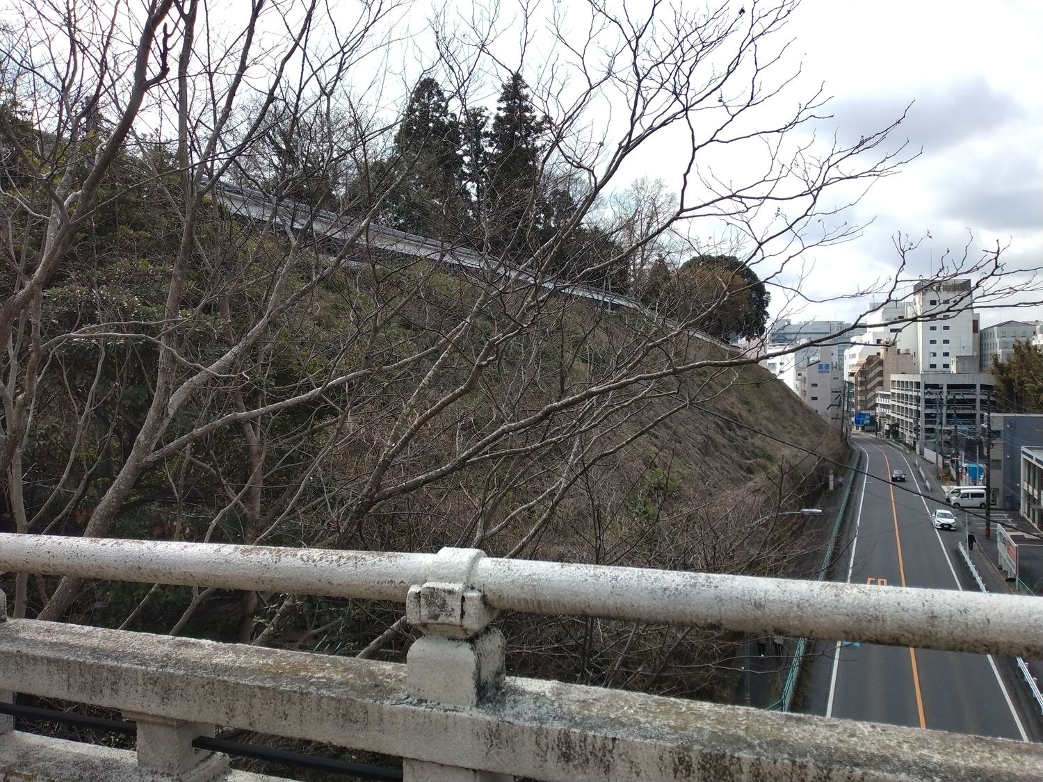 「吉田松陰水戸留学の地」の碑と説明板。