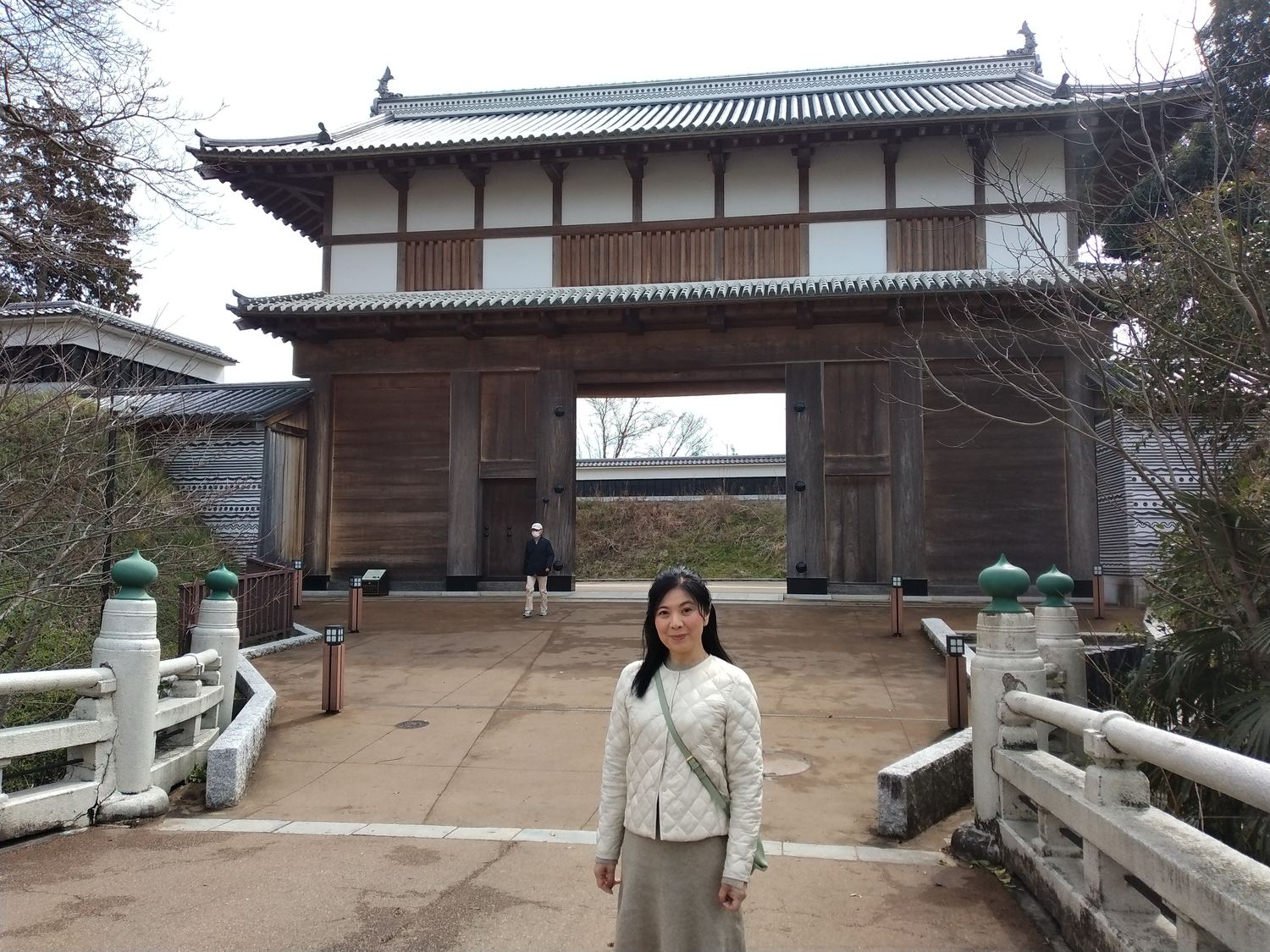 「徳川慶喜向学の地」の石柱。慶喜は生後まもなく江戸から水戸へ移され、弘化四年に一橋家を継ぐまで、この町で育った。