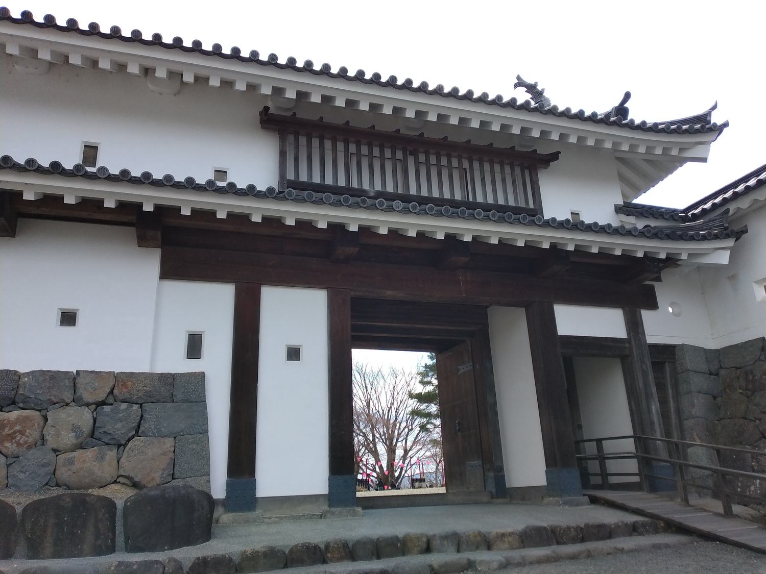 復元された大手門(一の門)。同盟の代表たちはこの門をくぐった。