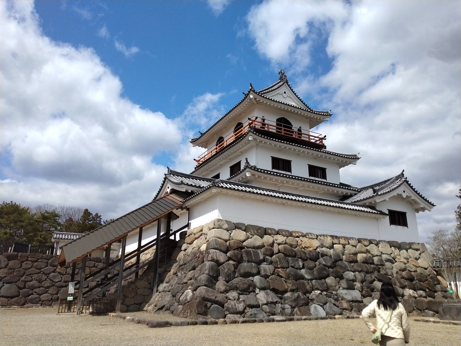 三階櫓。平成七年に木造で復元された。