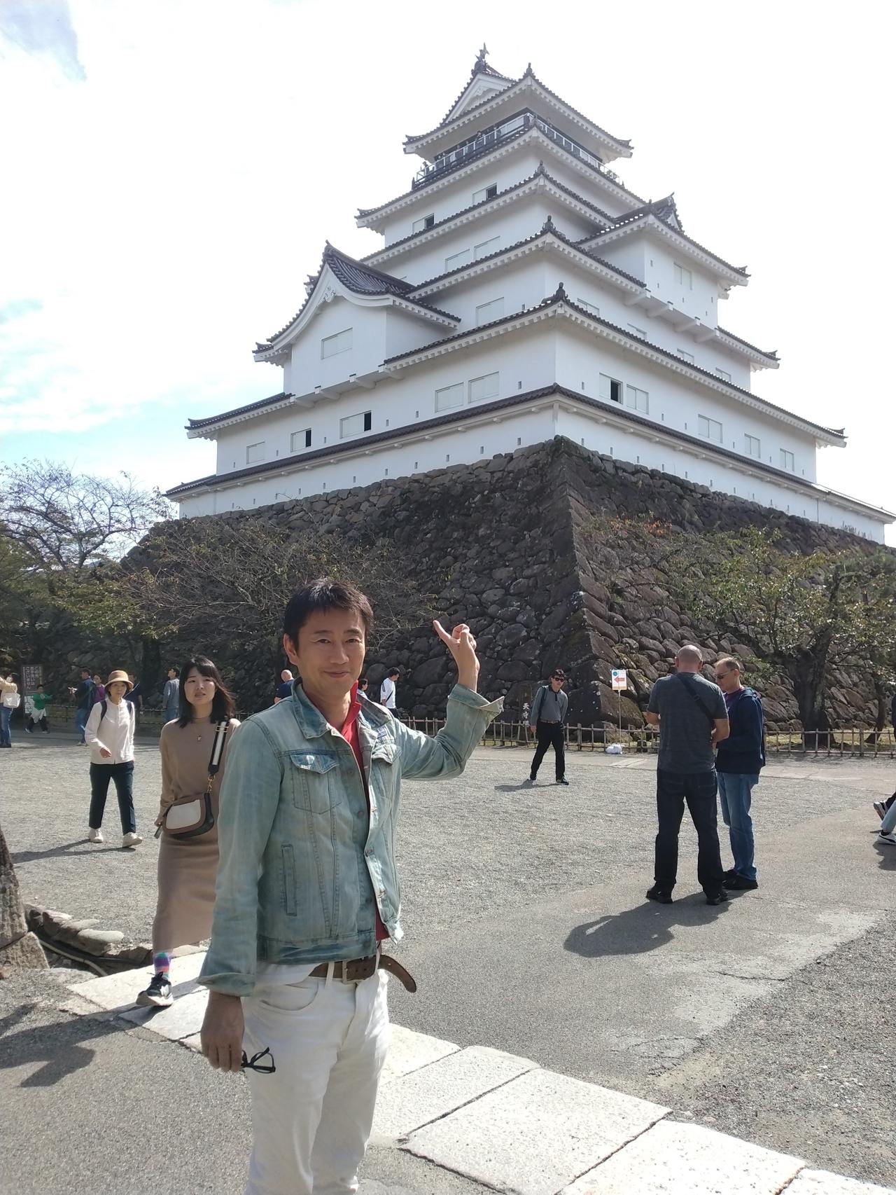 鶴ヶ城天守を望む。会津の象徴として今も親しまれる