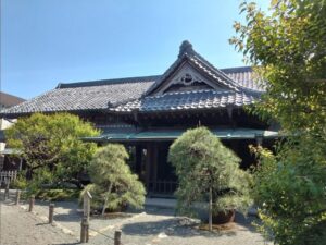 日野宿本陣の母屋。元治元年（1864）に再建された建物