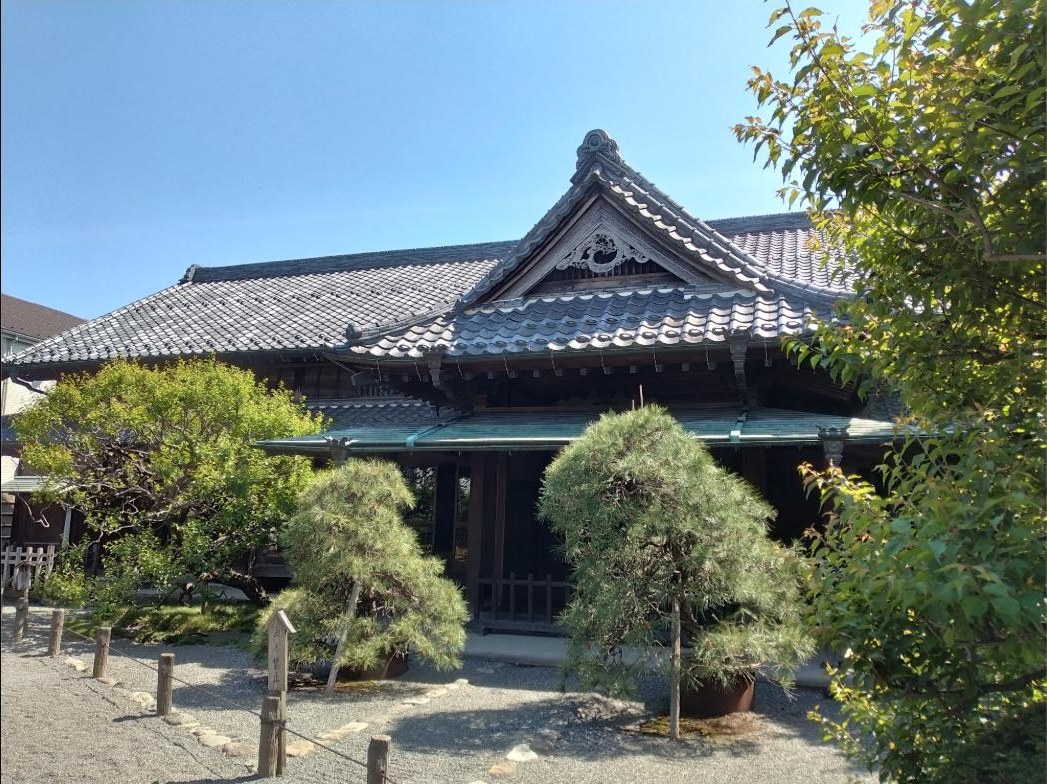 日野宿本陣の母屋。嘉永二年の火事で焼けたあと、元治元年(1864)の末に完成した建物です。