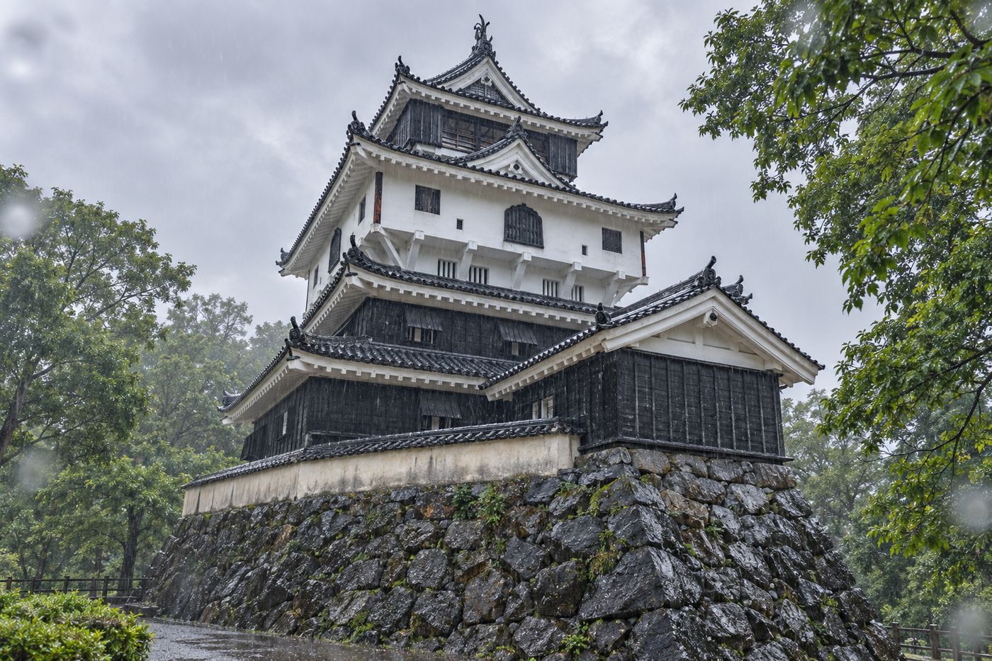 南蛮造の張り出しが分かる岩国城天守【幕末歴史ガイド】