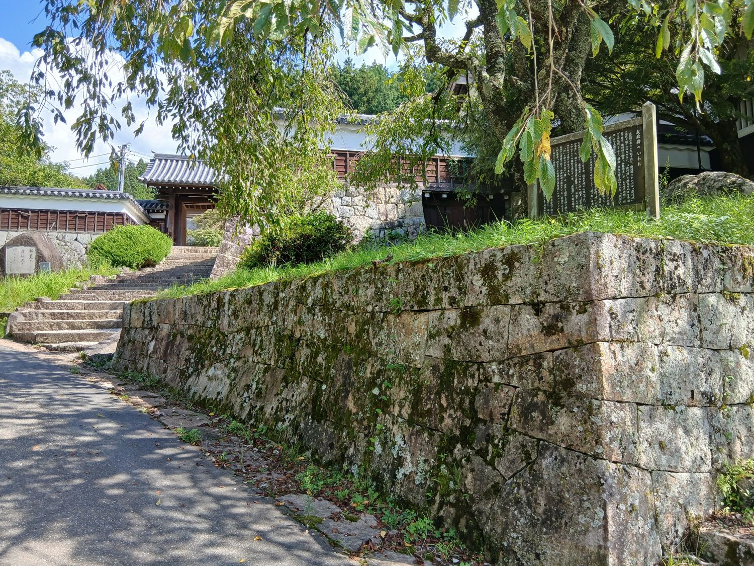 岩村城跡総合案内図と古絵図の看板