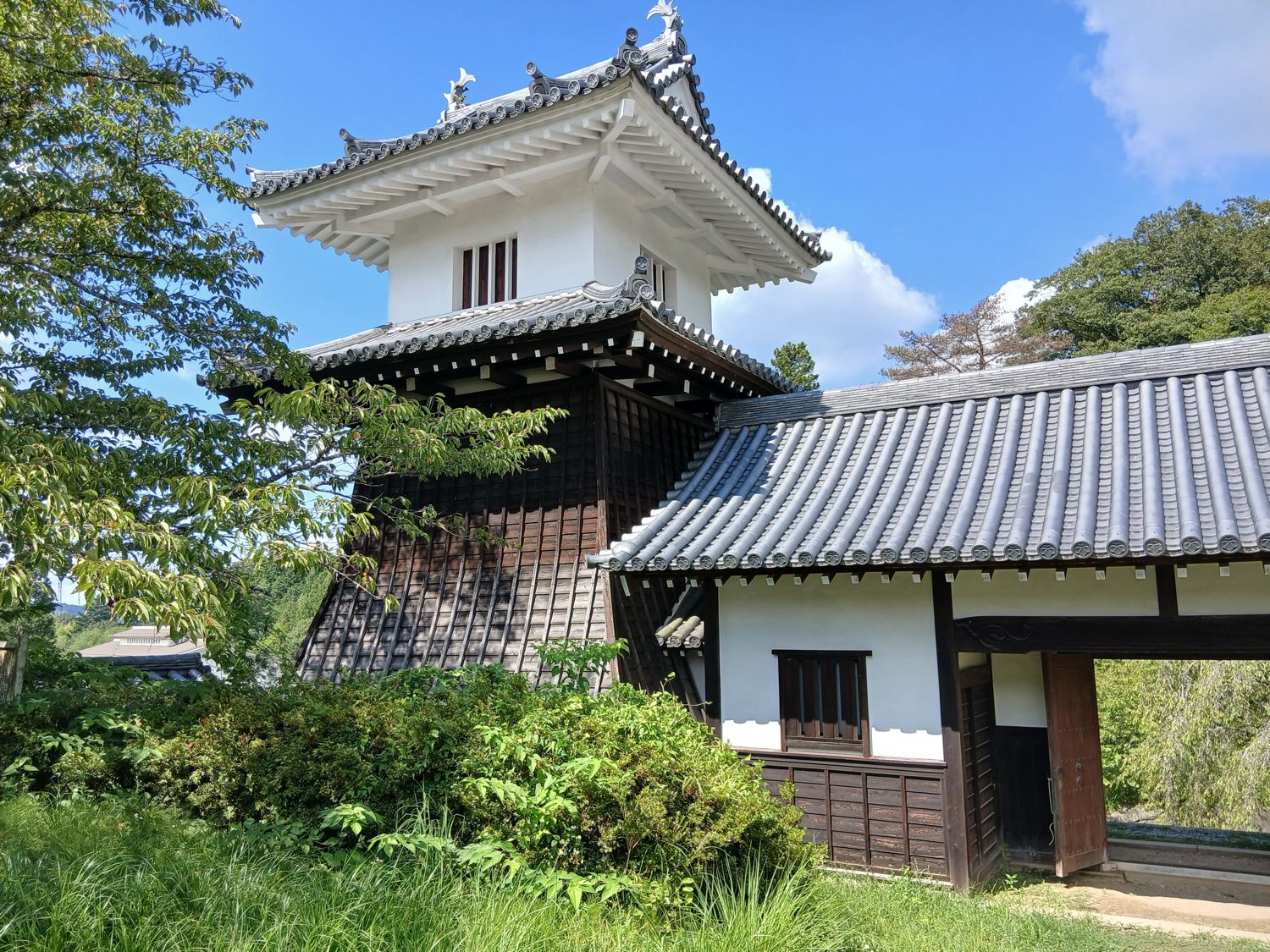 復元された岩村藩主邸の表御門