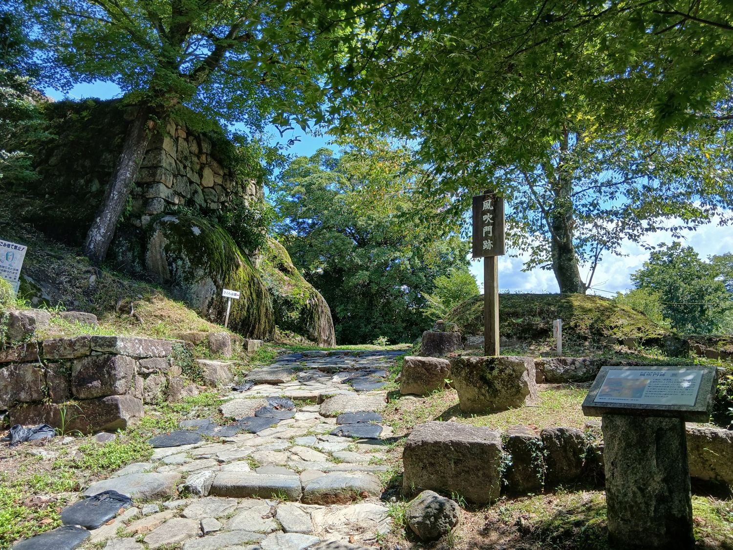 苗木城の大門跡