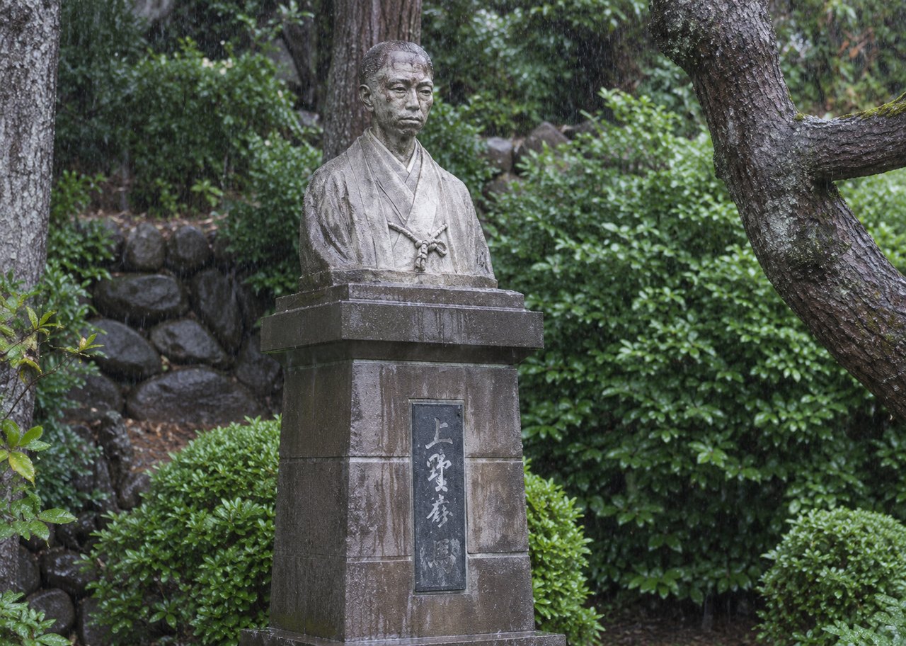 東善寺境内に立つ小栗上野介の胸像
