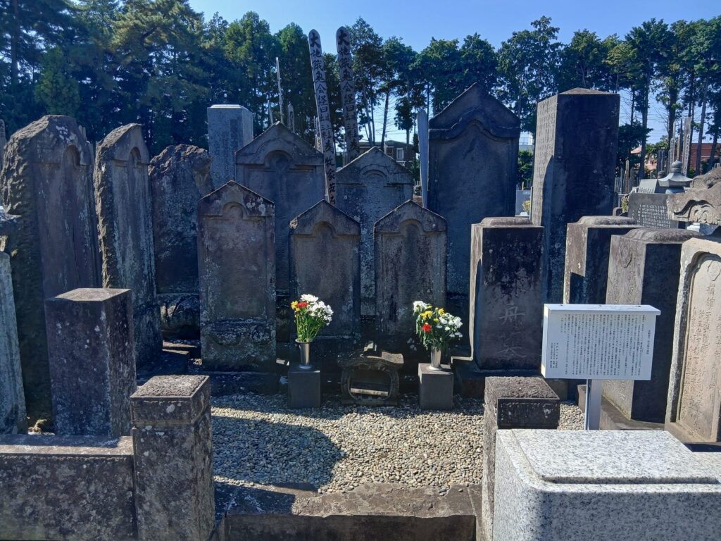 普門院の墓地