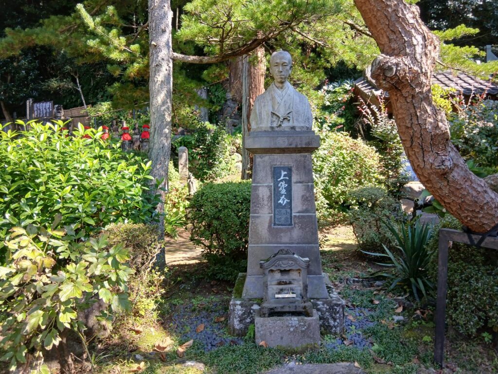 境内の胸像 小栗の盟友・栗本鋤雲