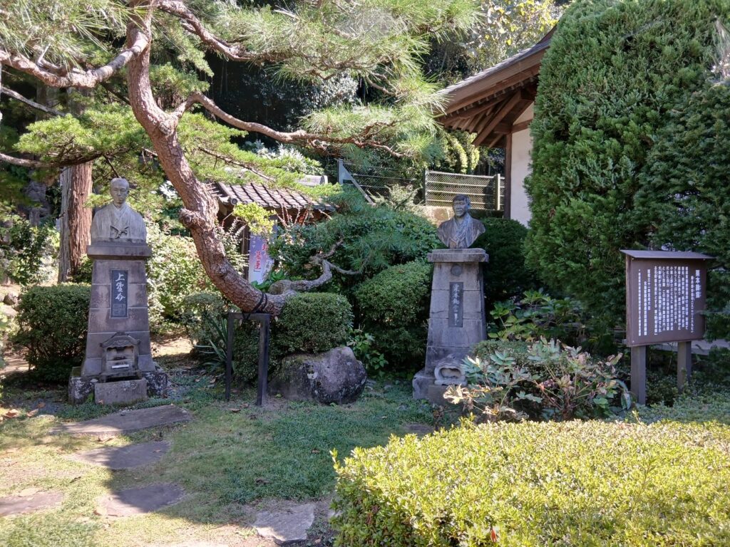 境内の胸像 小栗の盟友・栗本鋤雲