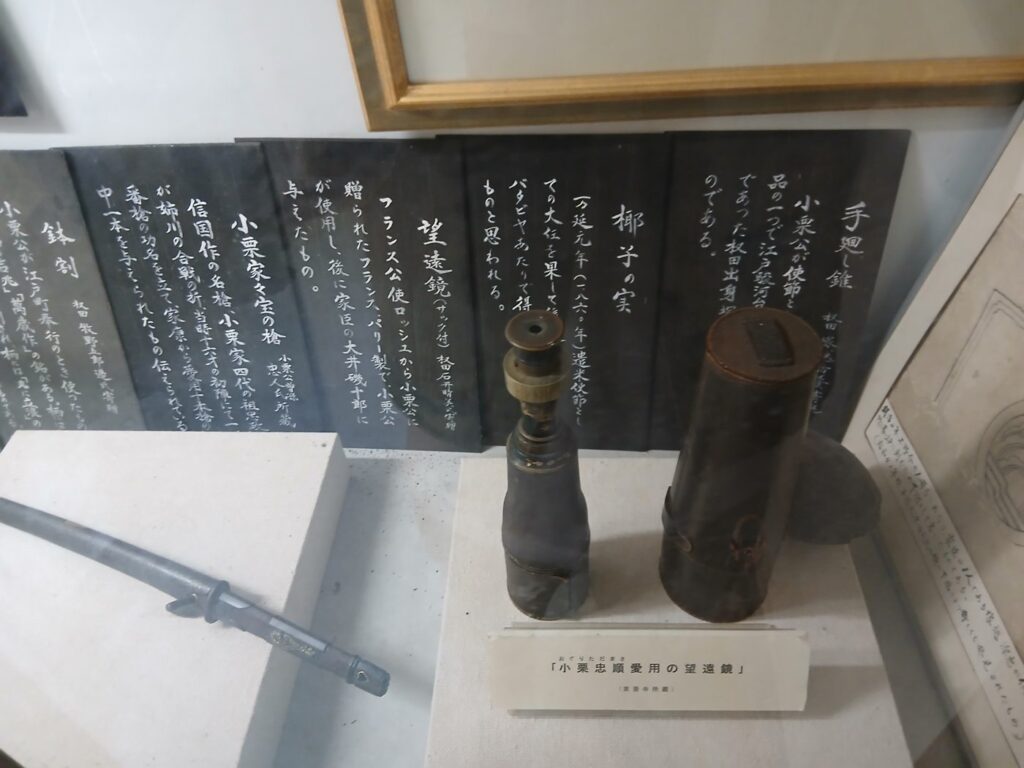 アメリカから持ち帰ったネジと拳銃