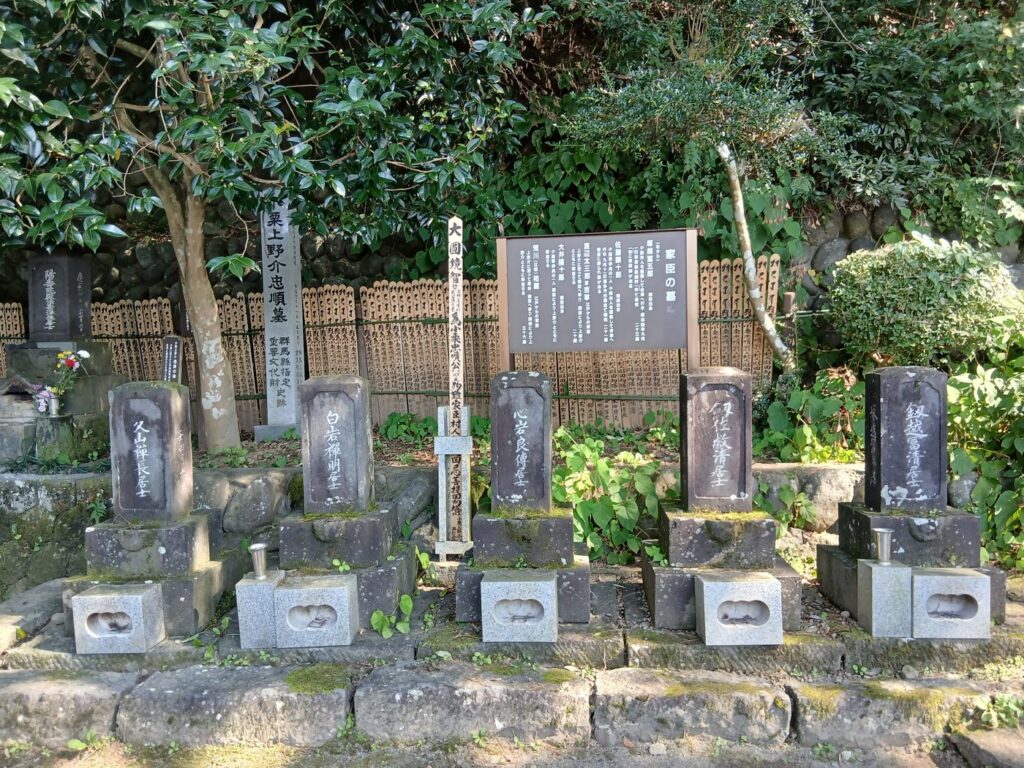 家臣の墓 ともに斬られ、会津で散った人々
