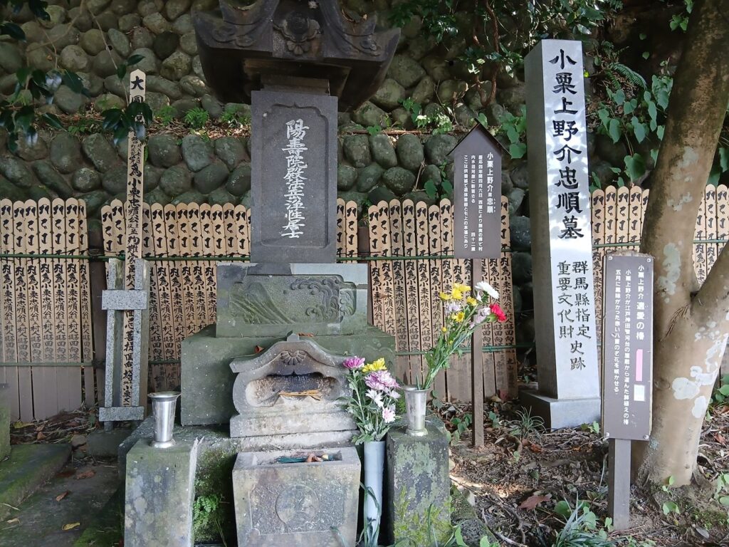 家臣の墓 ともに斬られ、会津で散った人々