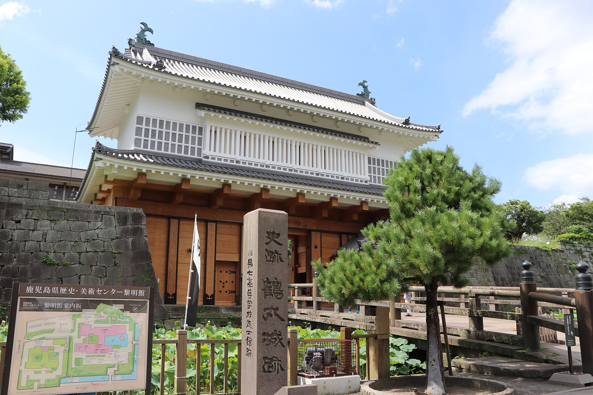 鹿児島城（鶴丸城）の御楼門と石垣