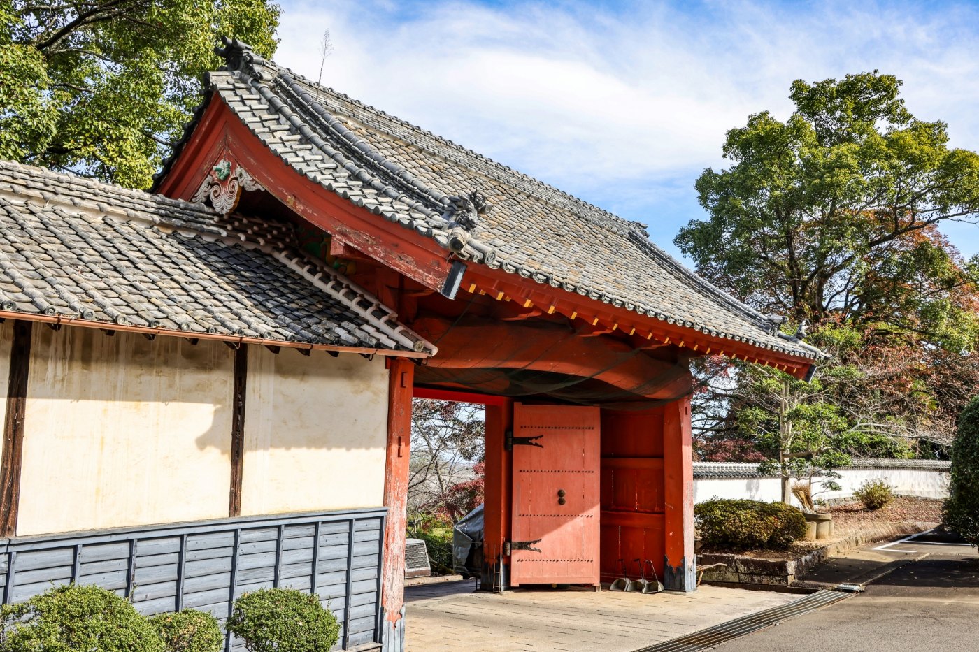 旭川沿いの勝山の町並み