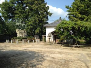 功山寺の高杉晋作挙兵像（回天義挙之像）