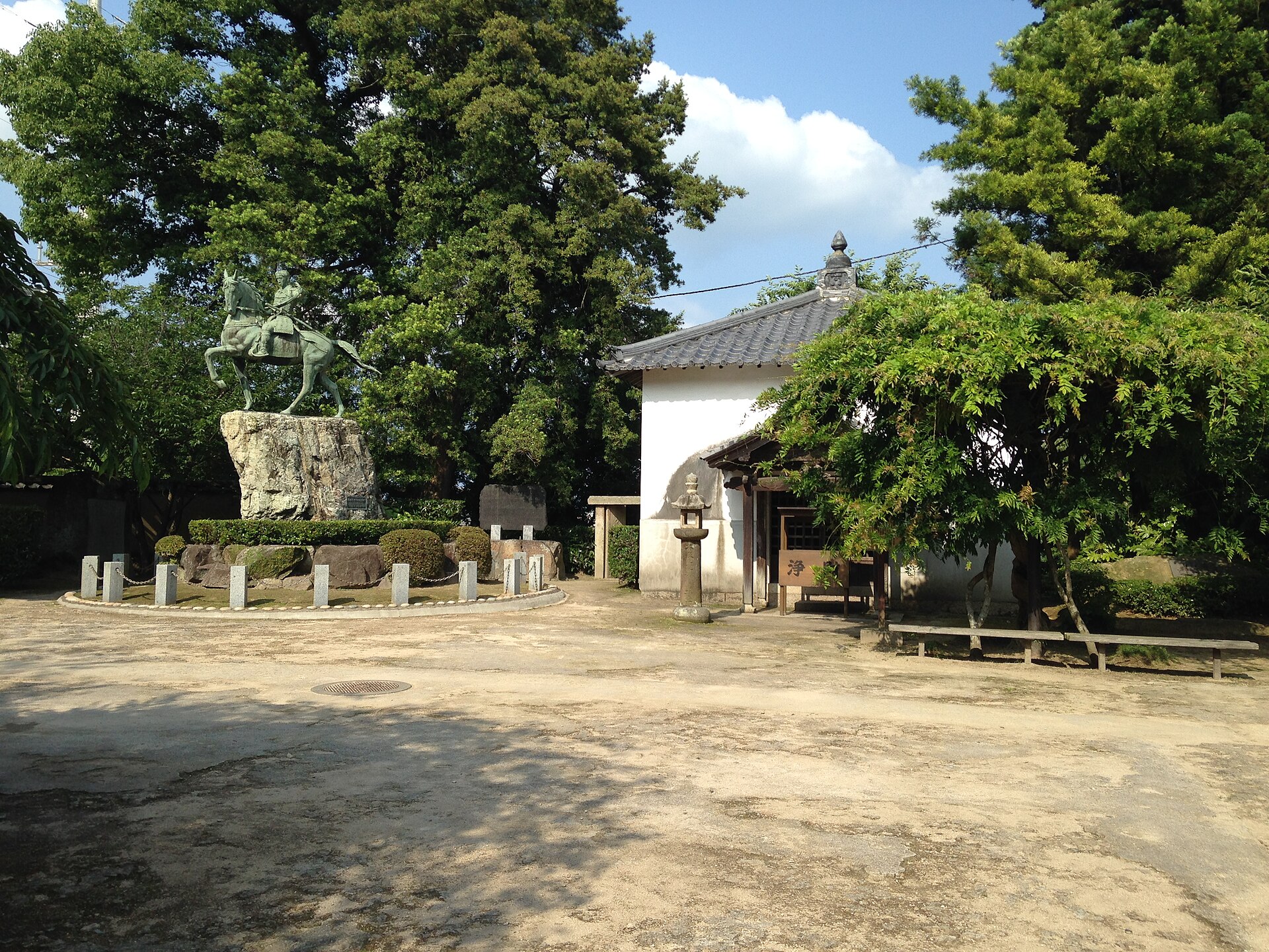 功山寺の高杉晋作挙兵像（回天義挙之像）