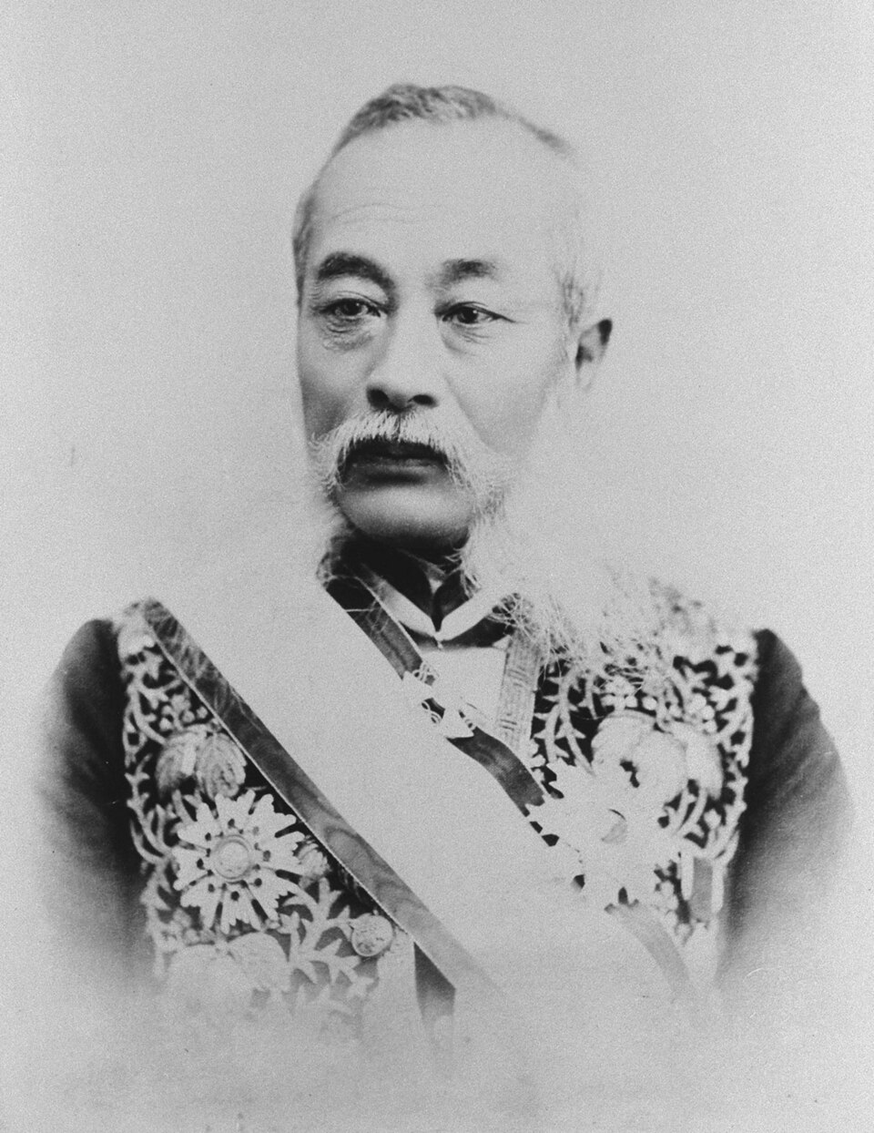 大鳥圭介の肖像写真