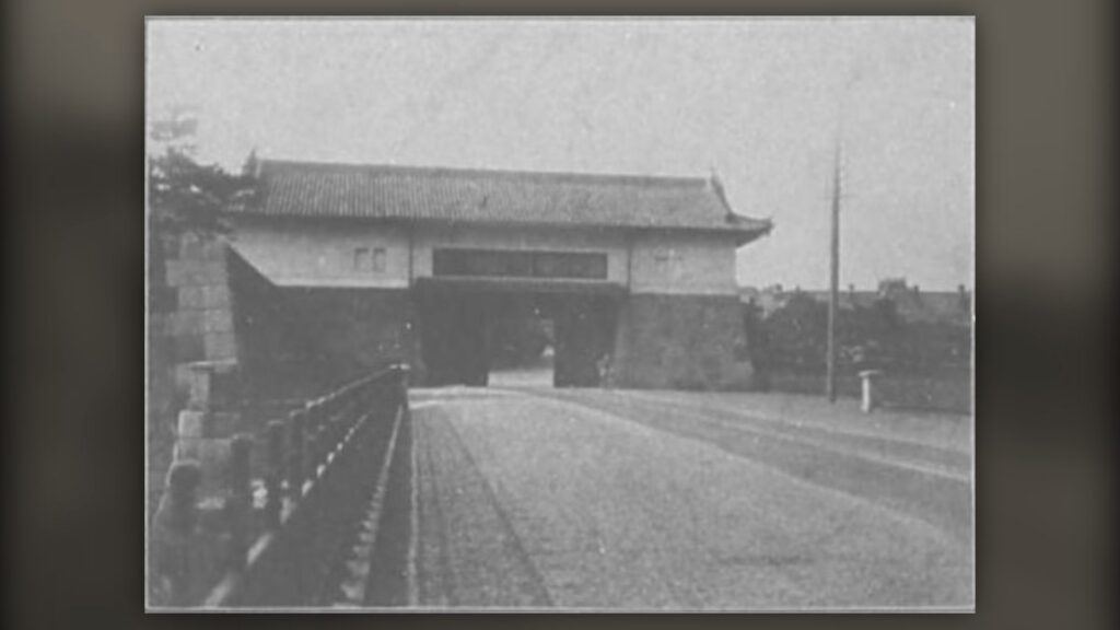 明治の坂下門（『日本写真帖』1912年）