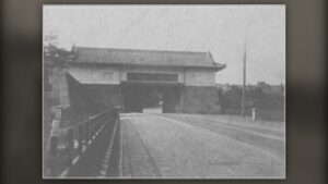 明治の坂下門（『日本写真帖』1912年）