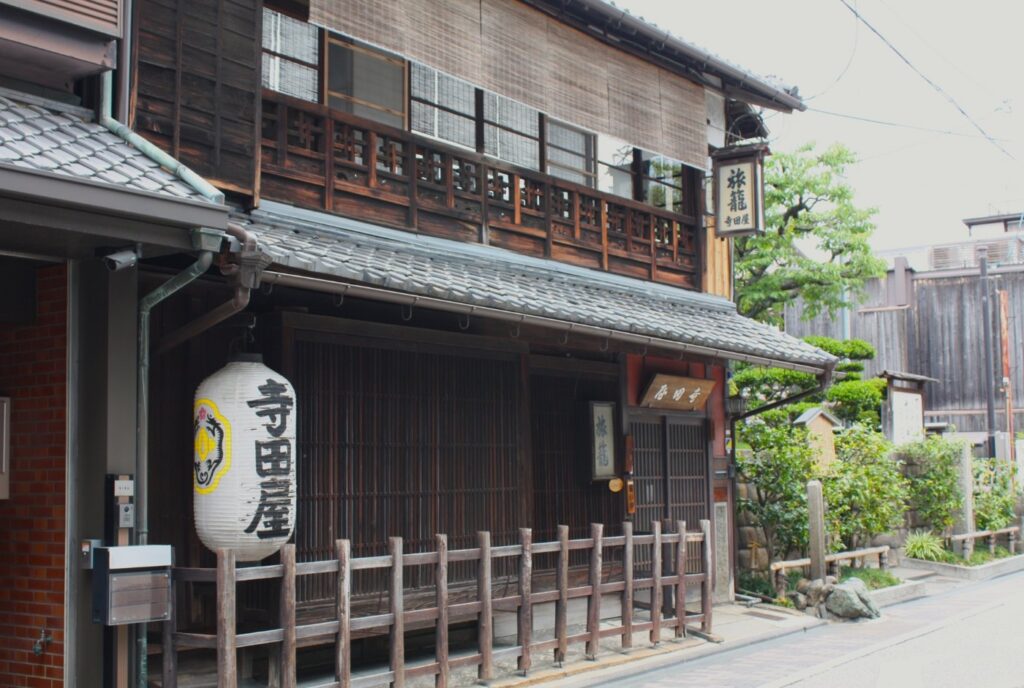 京都・伏見の旅籠「寺田屋」の外観